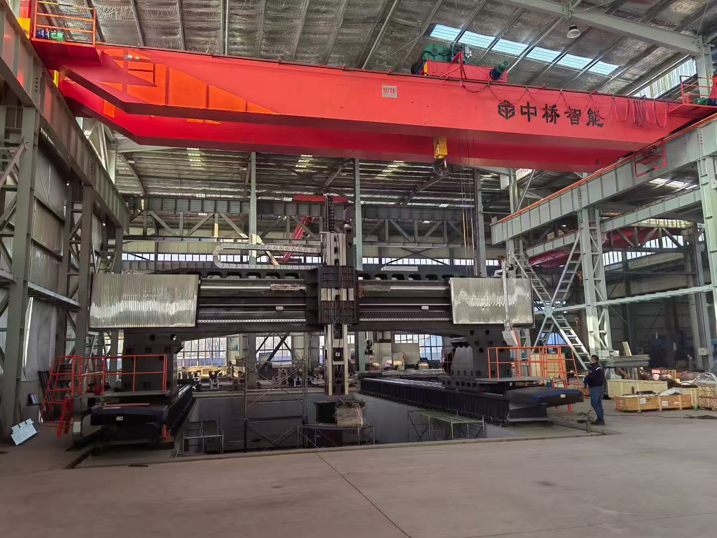 巨大な CNC ガントリー マシニング センターがどのように組み立てられるかをご覧ください。